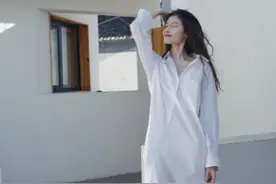超模何穗，完美级身材被誉“何仙姑”，这腿的肤色是认真的？图片