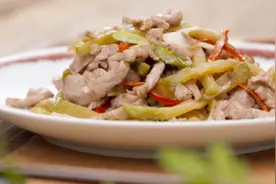炒瘦肉时，不要直接下锅，掌握4技巧，嫩滑鲜香更入味，还不粘锅图片