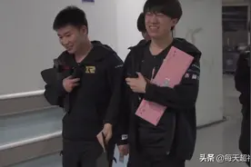 LPL电竞春晚出意外！小虎出现低级失误，风哥率IG淘汰RNG图片