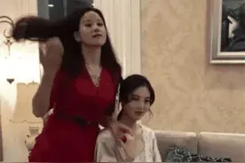 “最美婆婆”火了，婚礼上儿媳全程尴尬，丈母娘：没点长辈的样子图片