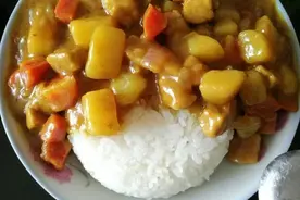 咖喱饭很入味，白米饭配咖喱，让人胃口大开吃到饱图片
