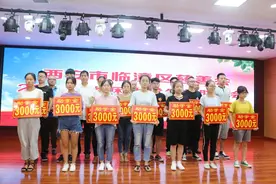 贫困生的“高消费”惹争议：3000块一双的限量鞋，穿着不痛吗？图片