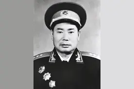 授衔时，19兵团政委是大将，为何司令员杨得志是上将图片