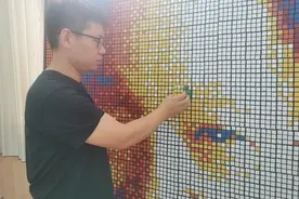 耗时3天，新乡小伙用1200块魔方拼出一幅巨型袁隆平头像：“魔方会替我说话”图片