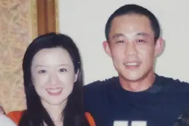 省影协主席侯勇，一婚娶70后，二婚娶80后，三婚90后，只为求一子图片