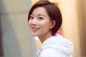 妹妹是当红女星，姐姐在春晚成名，极少人知道两人是亲姐妹图片
