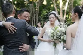 杨丽萍爱徒水月结婚，同性婚姻获亲友祝福，婚礼眉眼之间尽是甜蜜图片