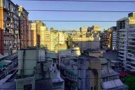 黄秋生在台北因发言被打断发飙，向主持人要“尊重”，还称自己暂时没钱在台买房子图片