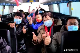 390余辆车因拥堵被困国道，3辆旅游大巴里有106名老人：14小时暴风雪大营救图片