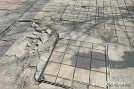 “道路碎成蜘蛛网！”济南一小区商铺前路面破损严重，出行不便图片