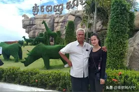 柬埔寨一老夫少妻秀恩爱！丈夫住院，娇妻：永远爱你图片