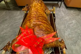 长春最贵的烤全羊图片