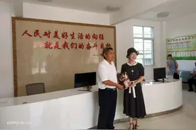 “第一村长”回家了图片