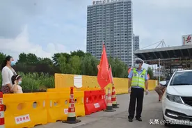 淮安民警坚守疫情防控一线20多天没回家 女儿执勤点外喊话“爸爸，我想你啦”图片