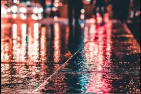 雨中的悲伤图片