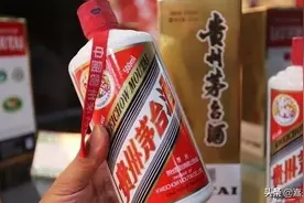 茅台酒上的两根红飘带有什么用？这个小伙得到了答案图片