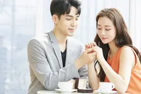 丈夫瘫痪，妻子送其进养老院，面对哀求，妻子说：这是你自找的图片