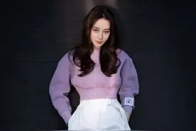 “迪丽热巴”真的只是爱你，当她这双丝袜腿重叠时，女粉丝羡慕了图片