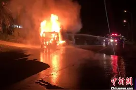 三亚一货车隧道起火，司机不停车反狂奔，舍身做出感人的抉择图片