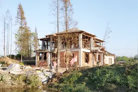 实拍农村自建房，包工头带你看一层房间布局，在农村太实用了视频封面