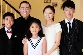 张艺谋宁愿超生被罚748万，也不愿意更换国籍来逃避。图片