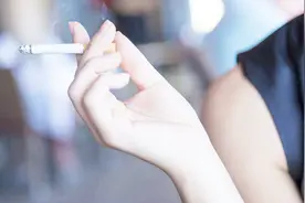 身上有股浓浓的烟味怎么办？只需2个小妙招轻松去除，快试试视频封面