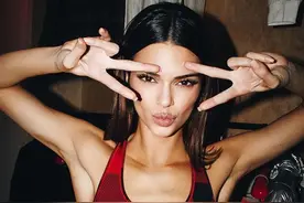 超模Kendall Jenner 示范“在家运动”也能瘦图片