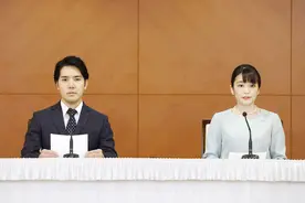 日本真子公主结婚！和新郎终于合体亮相了，驸马爷一身西装太显矮图片