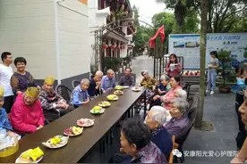 爱与相伴 老少同乐——安康汉水阳光怡养园举办九月长者生日会图片