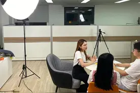 制造容貌焦虑？“换脸女孩”十年做了32场整容手术：“我追求完美”图片