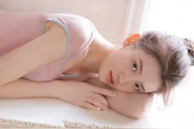穿了衣服拼身材，脱了衣服拼身体乳！水嫩白皙去鸡皮，美出新高度图片