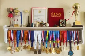 四岁每天晨跑4公里，五岁能在三分钟内记下一副扑克牌，冰城“辣爸”这样训练女儿图片