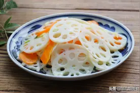 莲藕焯水容易变色？教您一招，焯水时多做“1步”，莲藕白白净净图片