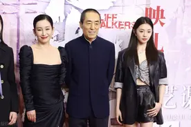 “最丑影后”秦海璐，背后的富商和“硬汉”男人们图片