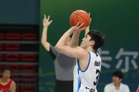 29分大胜！汤杰空砍35+9，广东男篮轻松晋级，决赛遇卫冕冠军辽宁图片