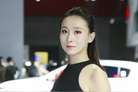 2018广州国际车展车模（6），端庄高雅，有洋妹子是你喜欢的吗？图片