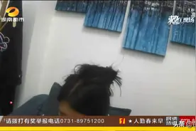 长沙一女子不慎摔倒，发夹刺进头皮！图片