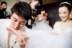 离婚的李小璐，成全了“油腻”的贾乃亮图片