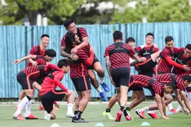 上港将与国足热身，浩克需要减重减脂图片