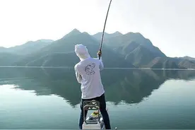 辟谣：钓鲢鳙多半靠锚鱼！错，单钩更能挂上唇、抓好口图片