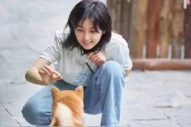 高考毕业季穿搭宝典，张子枫教你轻松get假期旅行图片