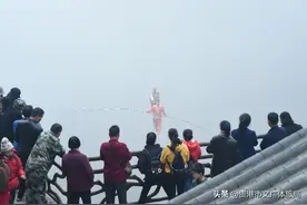 十二月的热闹，是来北帝山看一场高空走钢丝表演图片