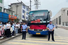 【我为群众办实事】江西遂川：警车开道，安全可靠！遂川警方护送偏远学校考生参考图片