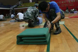 我国军人将被子叠成“豆腐块”，那印度士兵的被子是怎么叠的？图片