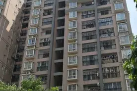 揪心！广西一男青年从18楼坠落！亲生母亲目睹全过程图片