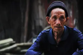 每个月只有300块的养老金，老人们够花吗？3个老人说出了内心话图片