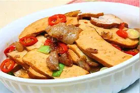 美食湖南、经典家常菜——辣椒蒸香干，软嫩爽口、味美醇香扑面来图片