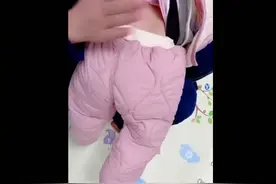 是亲奶奶！奶奶怕孙女感冒足足穿了9件衣服 网友：20斤穿出40斤的感觉图片