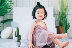 夏天到了，小萝莉们准备好了吊带裙拍照没？图片