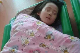 12岁女孩偷偷“夹腿”，被爸爸骂不要脸，医生：家长太无知图片